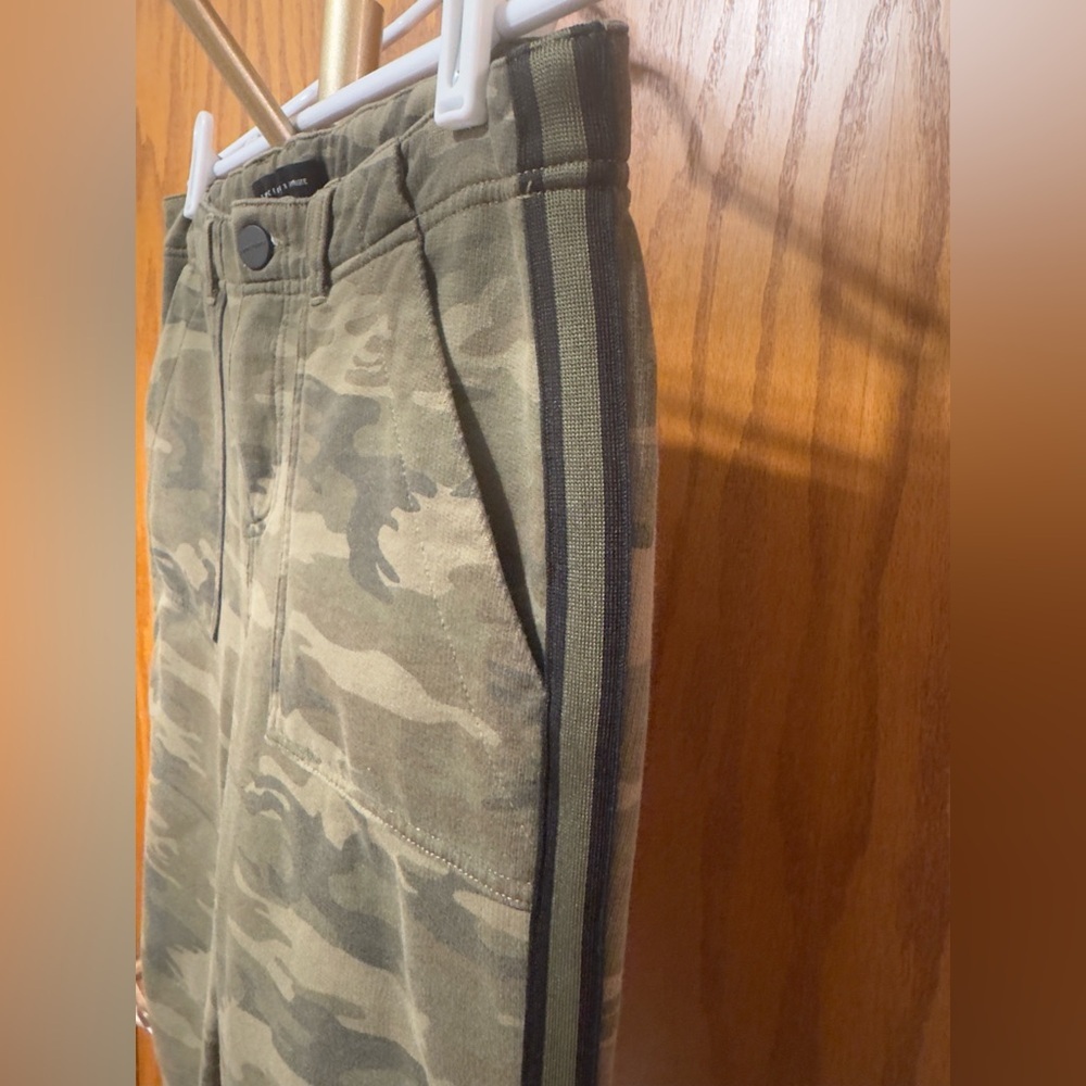 Sanctuary X Anthropologie Green Camouflage Stretch Pants w/side stripes Sz. 26 - Picture 4 of 16